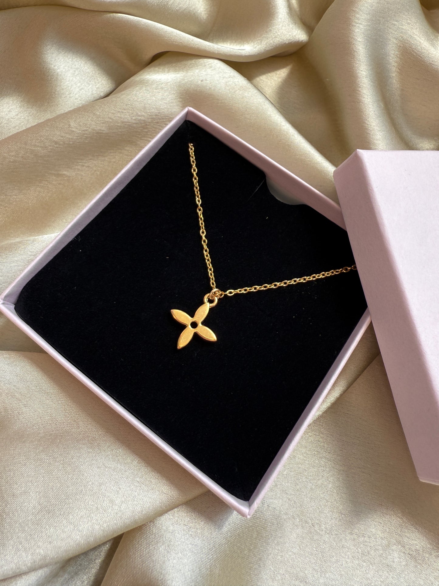 Authentic Reworked Necklace - Big Diamond Flower