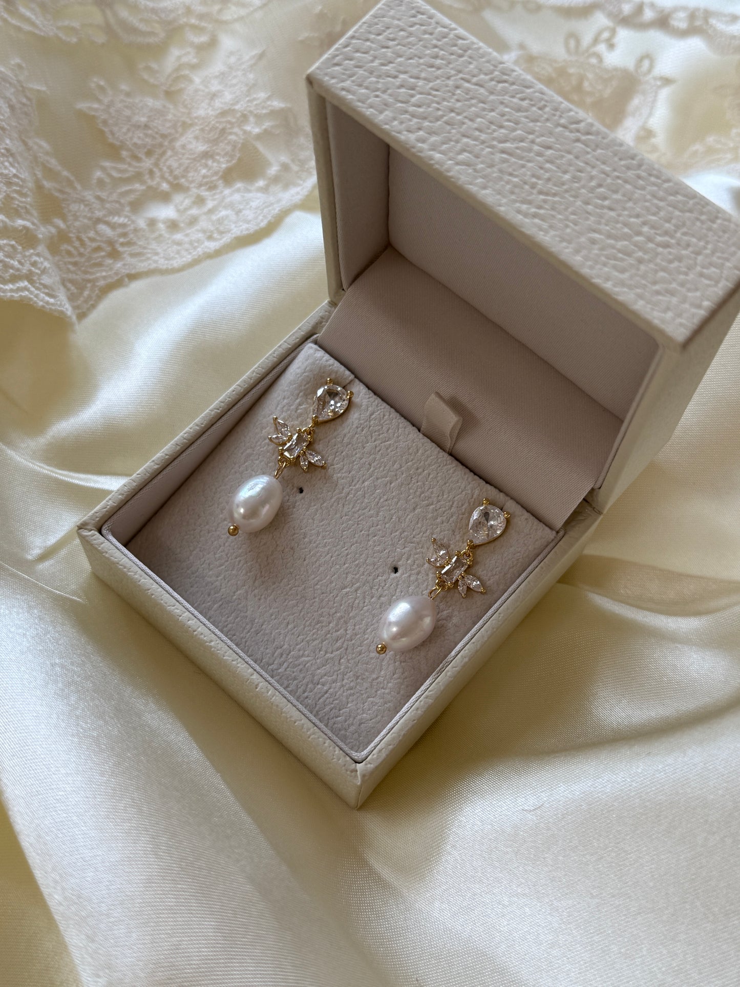 Molly Bridal Earrings