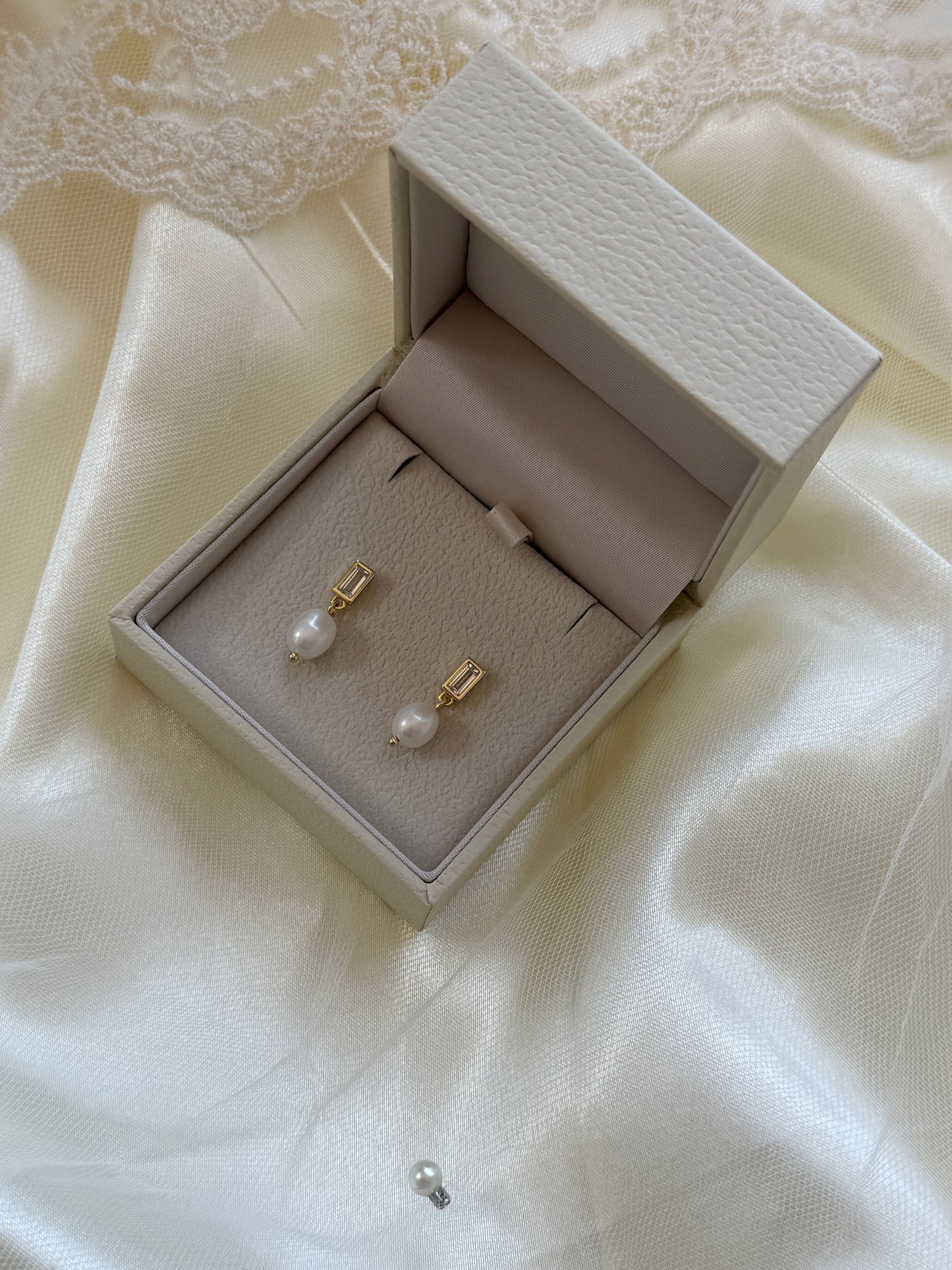 Emily Gold Bridal Earrings