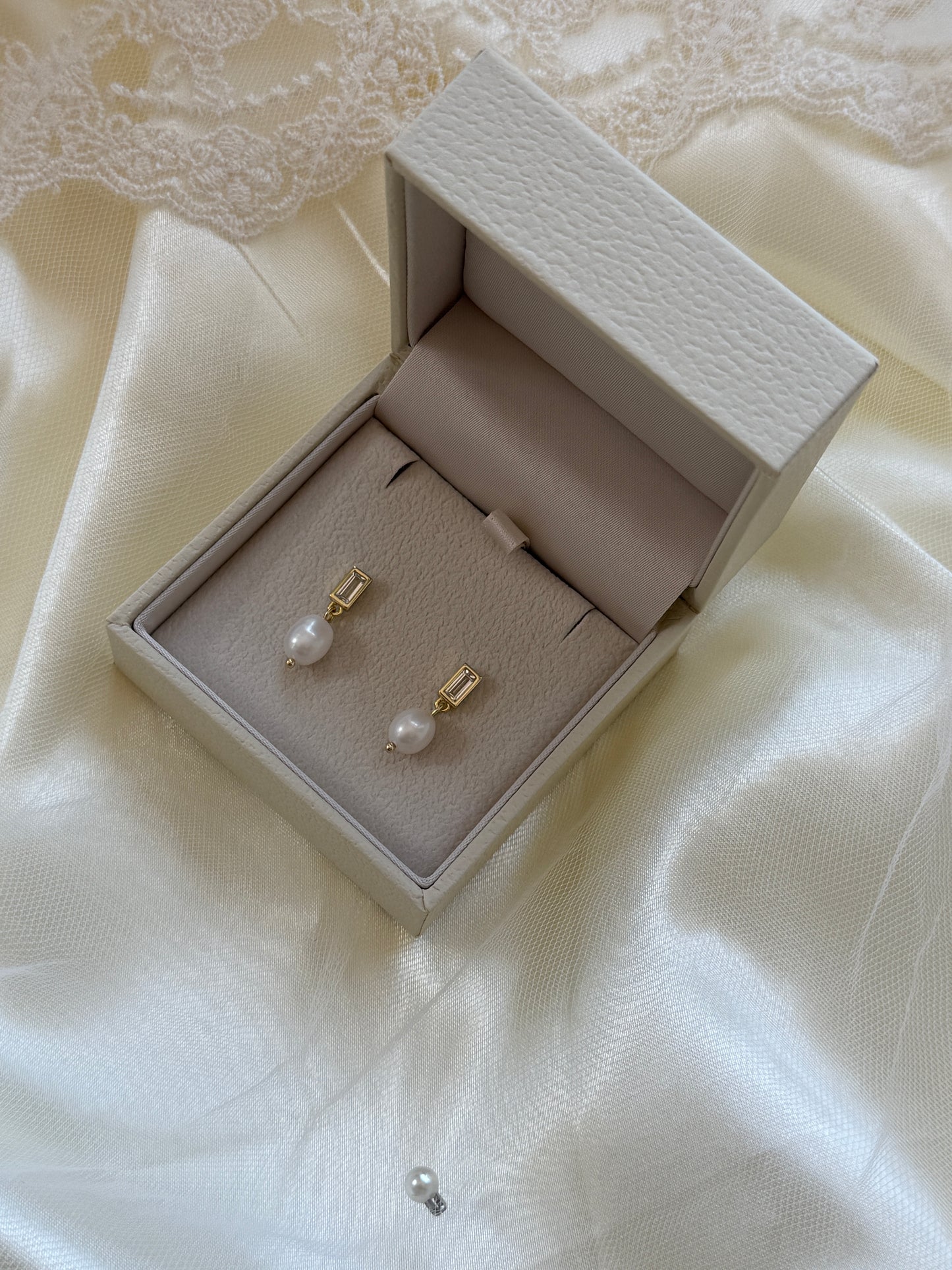 Emily Gold Bridal Earrings