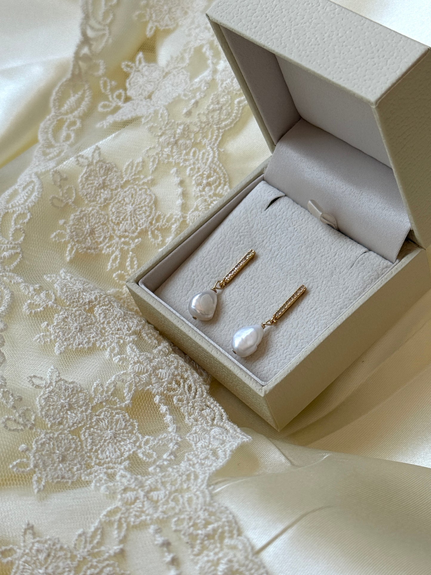 Lily Bridal Earrings