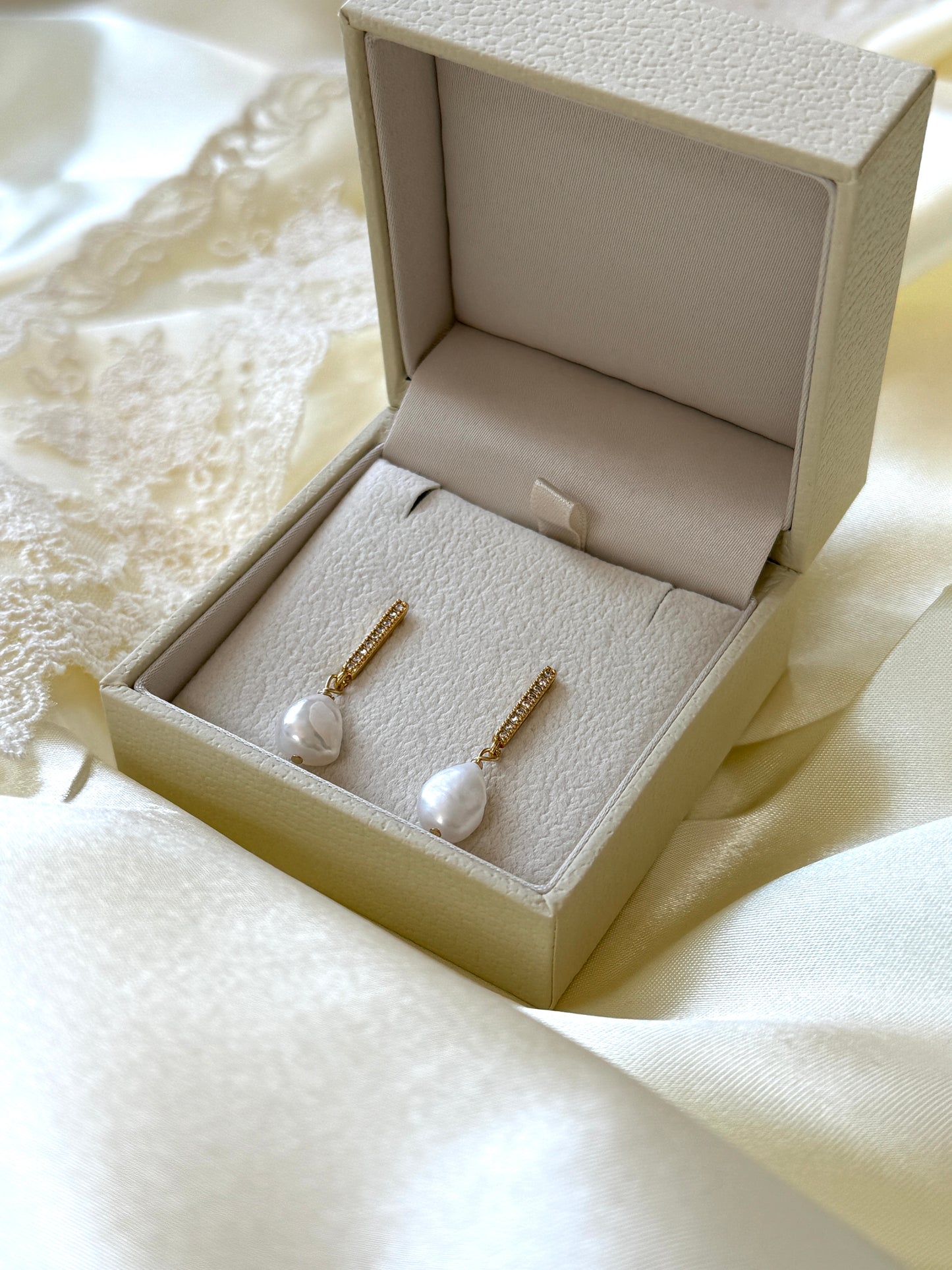 Lily Bridal Earrings