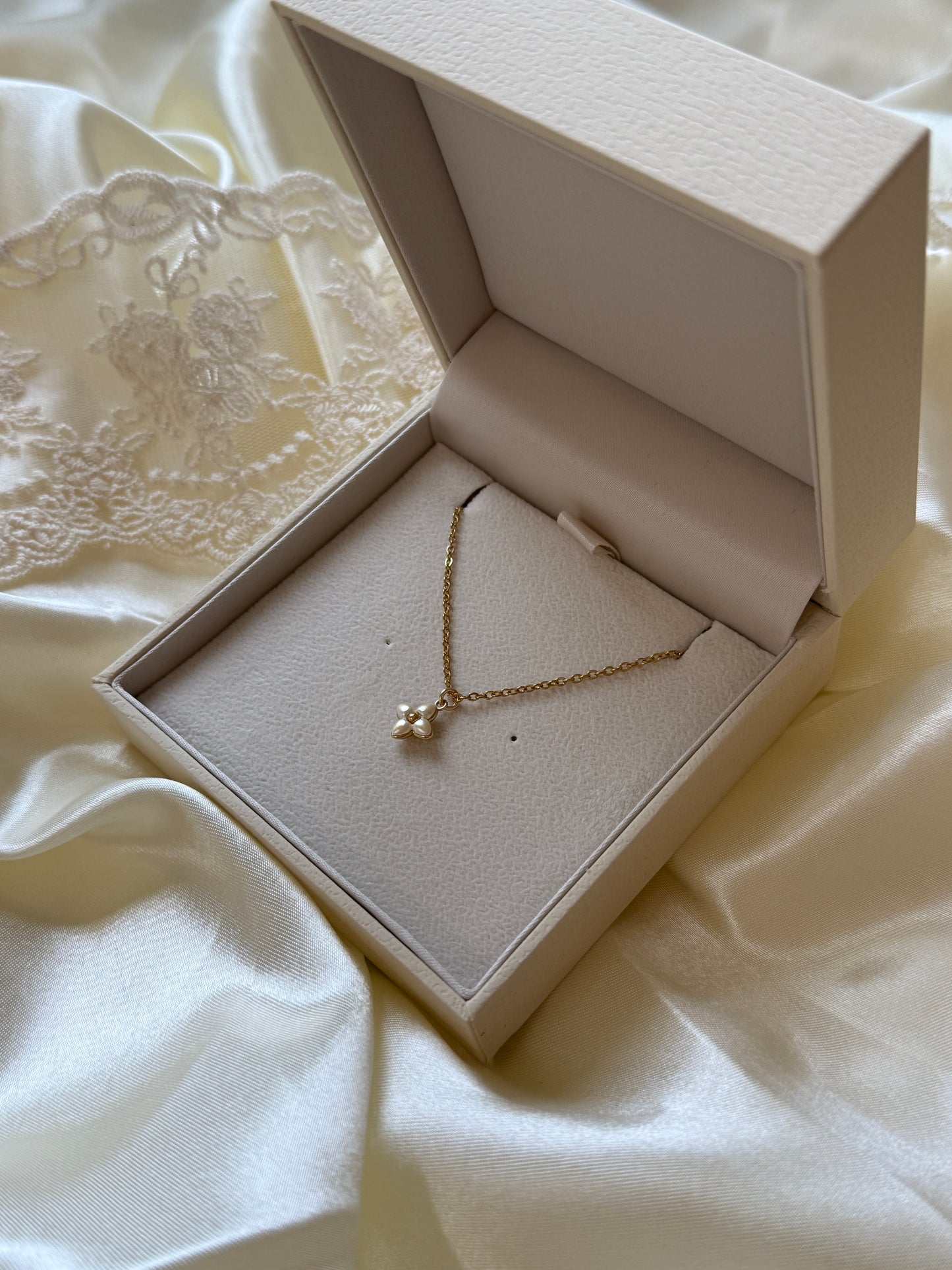 Authentic Reworked Necklace - Pearl Flower 2