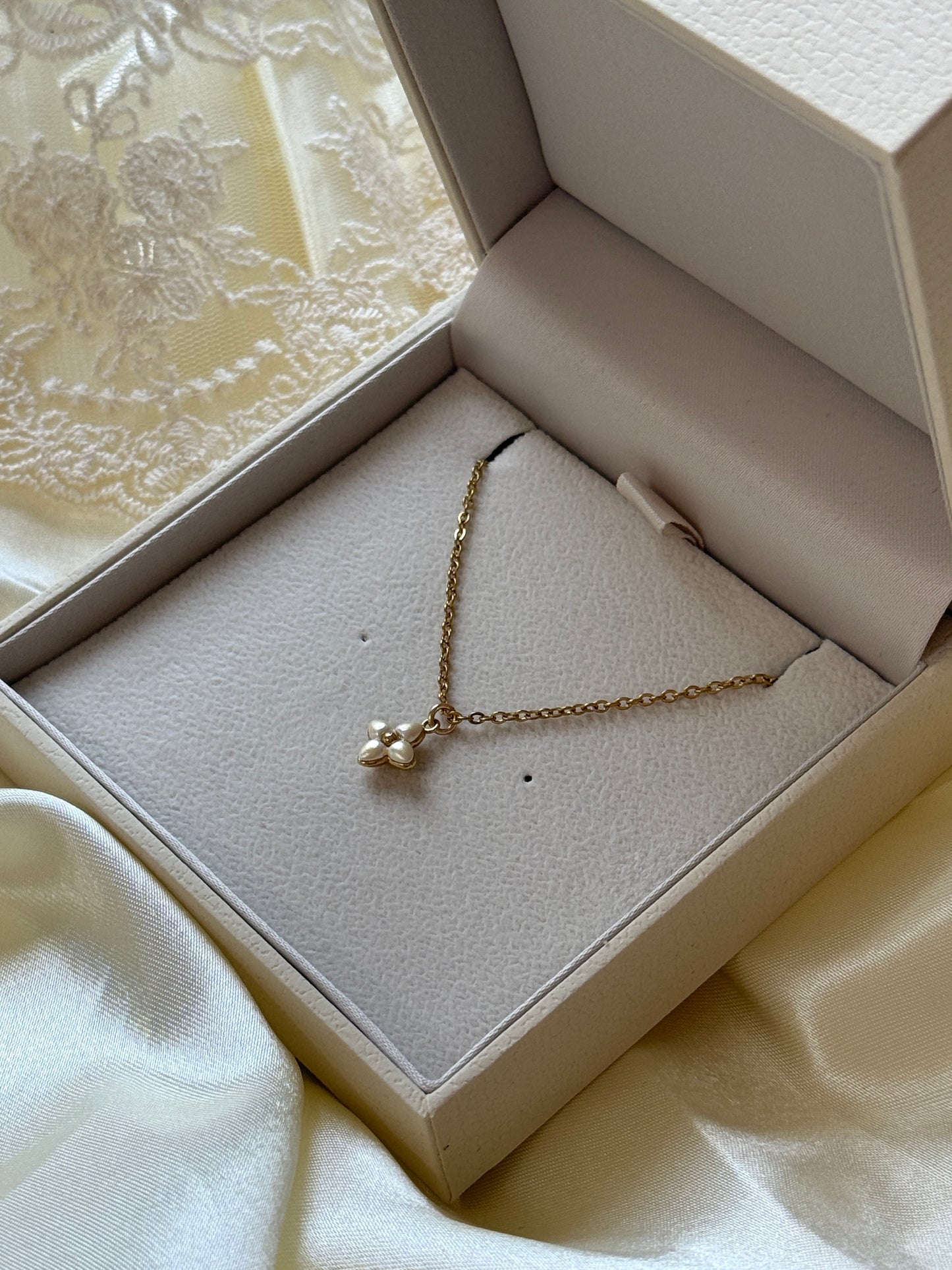 Authentic Reworked Necklace - Pearl Flower 2