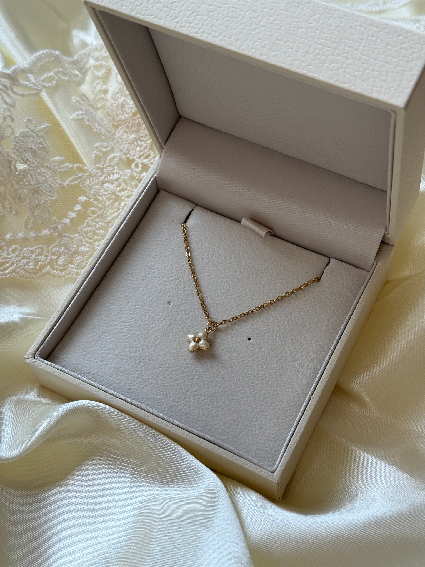 Authentic Reworked Necklace - Pearl Flower 2