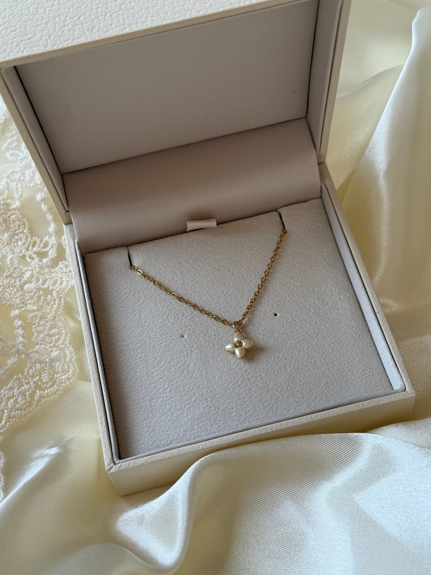 Authentic Reworked Necklace - Pearl Flower 2