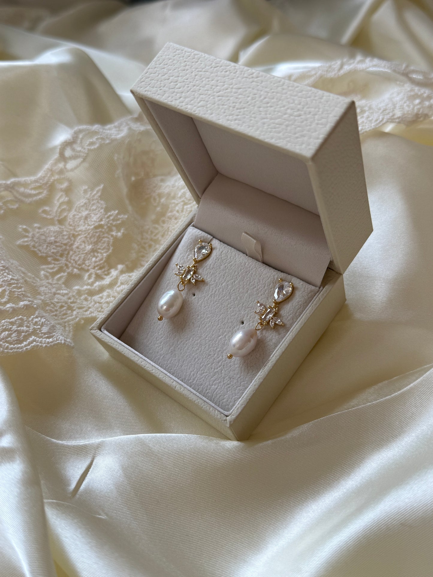 Molly Bridal Earrings