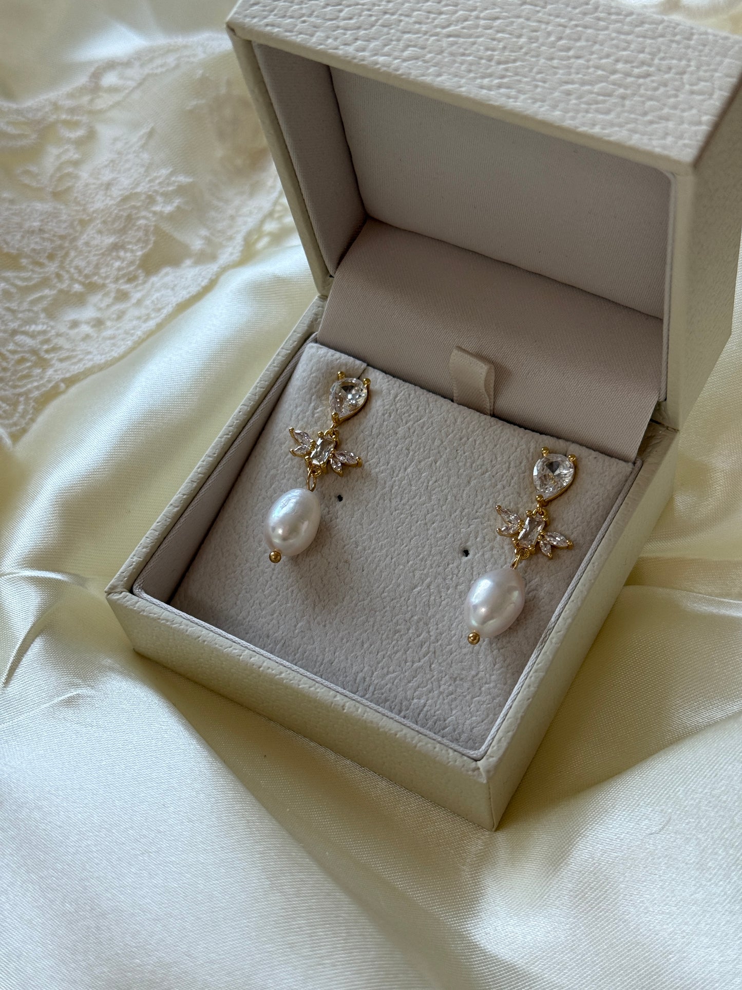 Molly Bridal Earrings