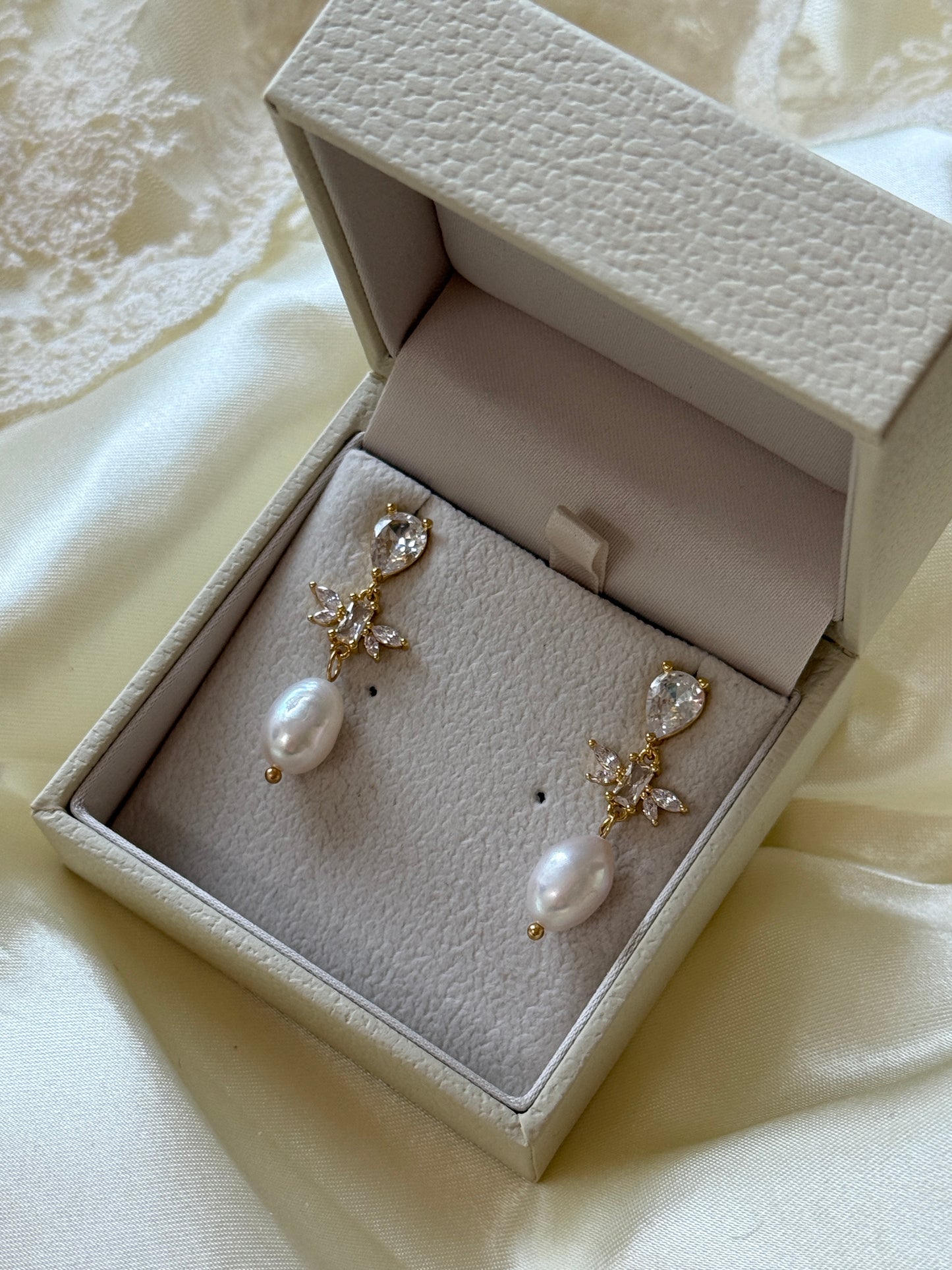 Molly Bridal Earrings