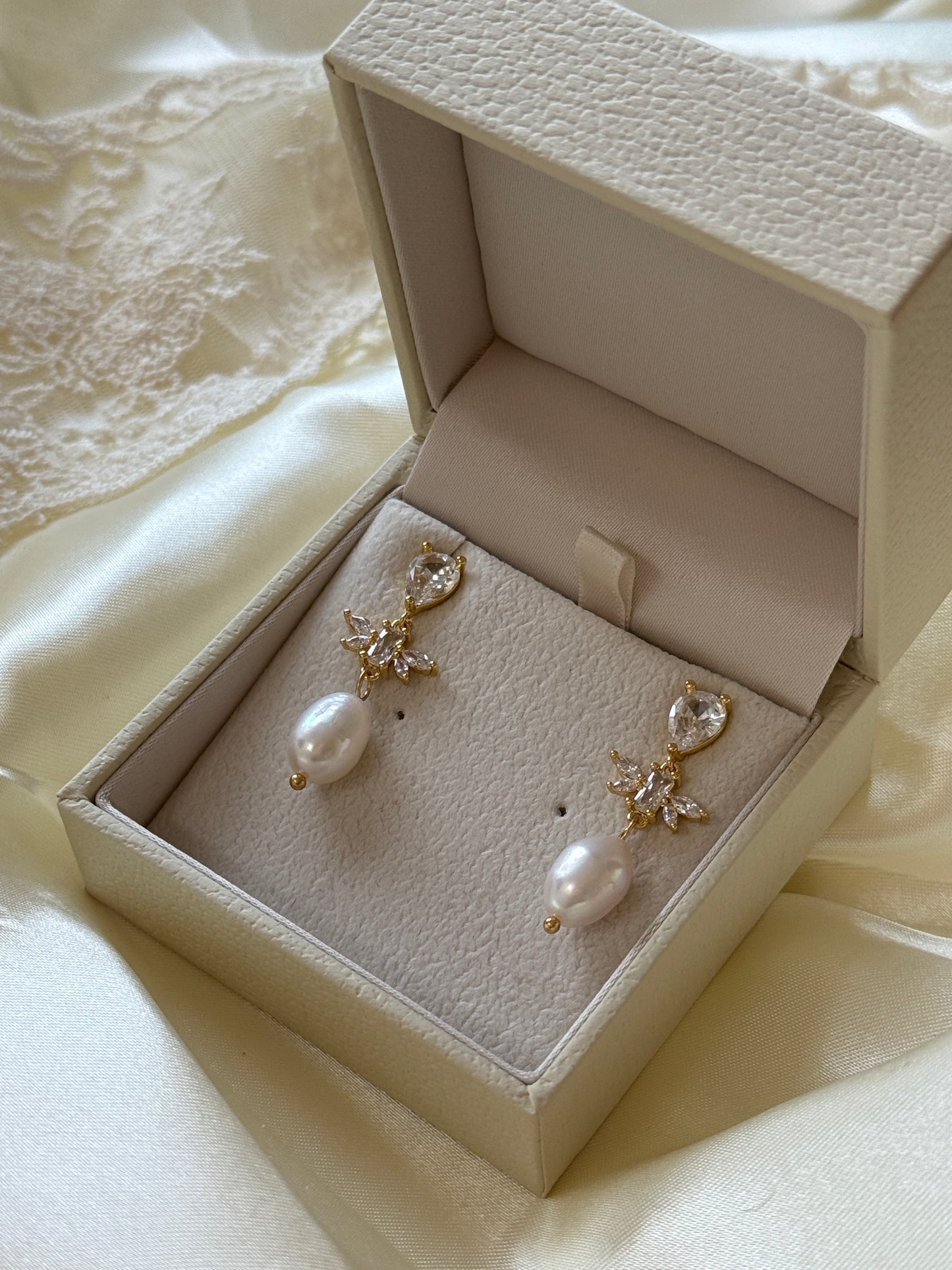 Molly Bridal Earrings