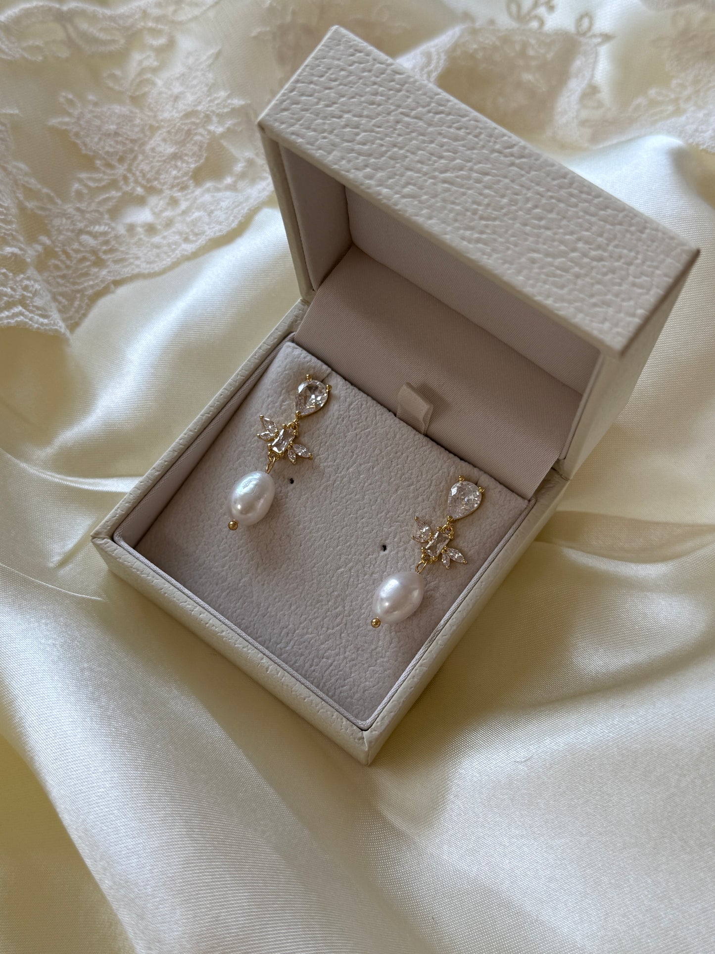 Molly Bridal Earrings
