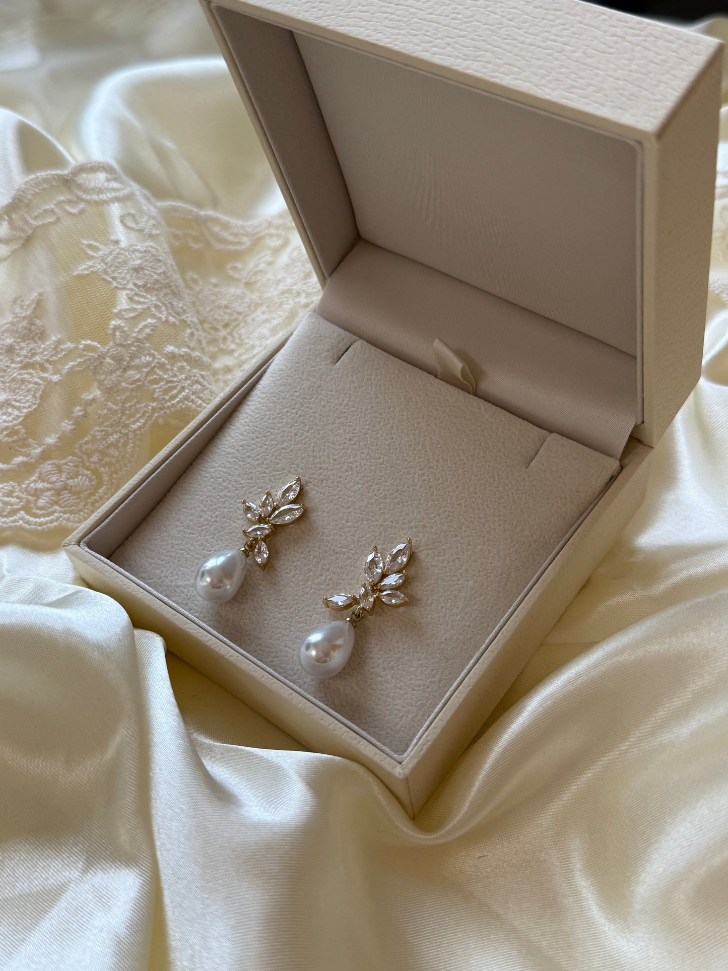 Ellie Bridal Earrings