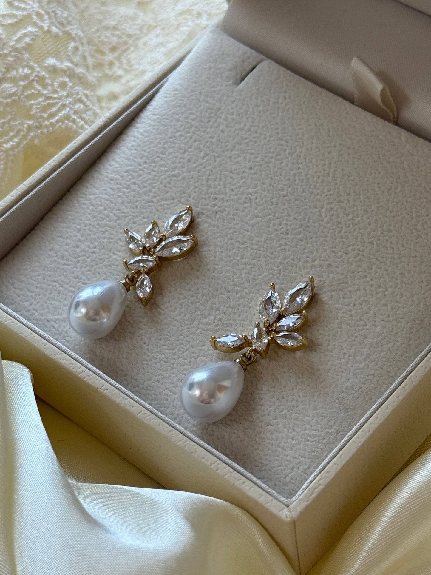 Ellie Bridal Earrings