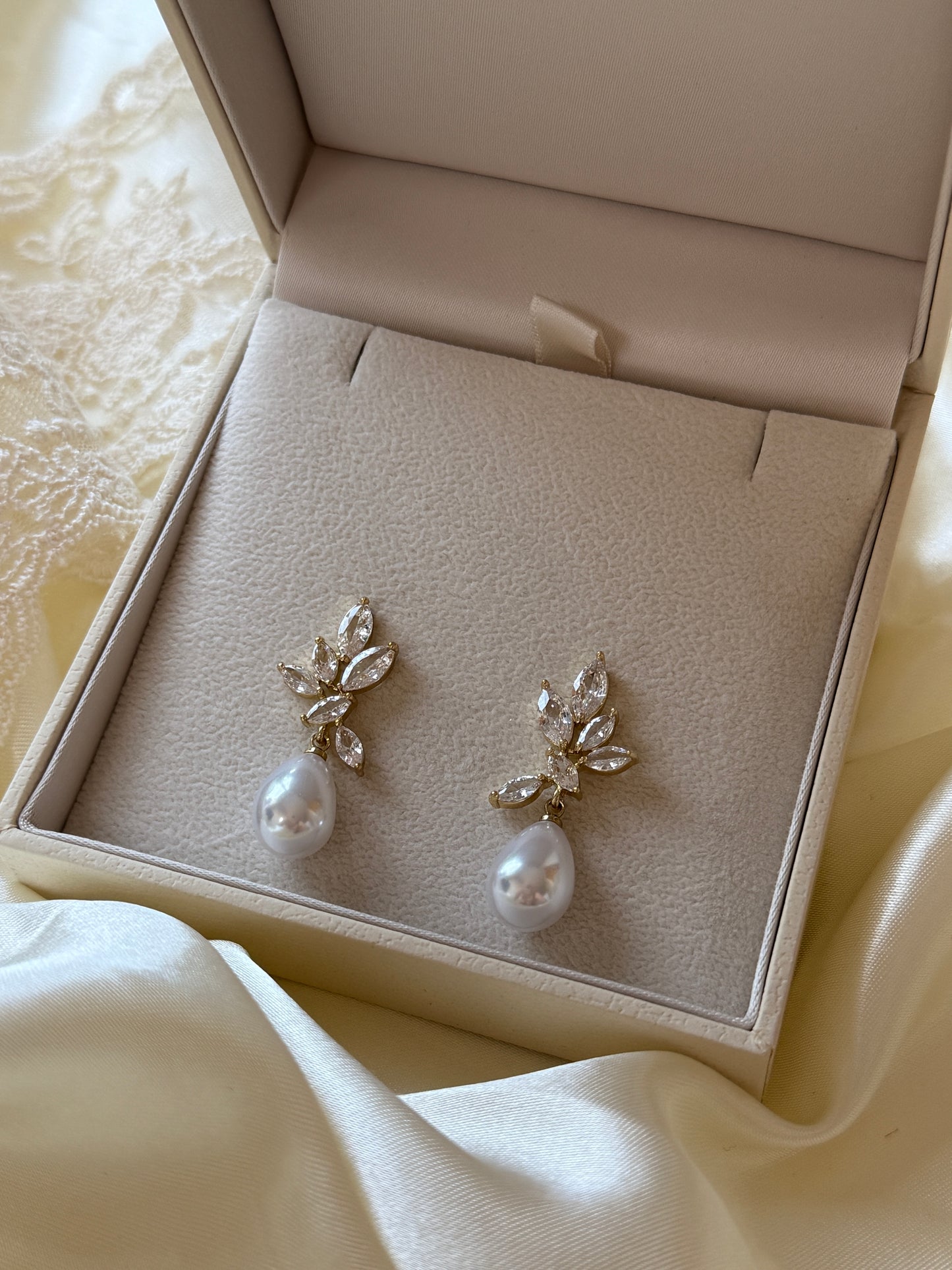 Ellie Bridal Earrings
