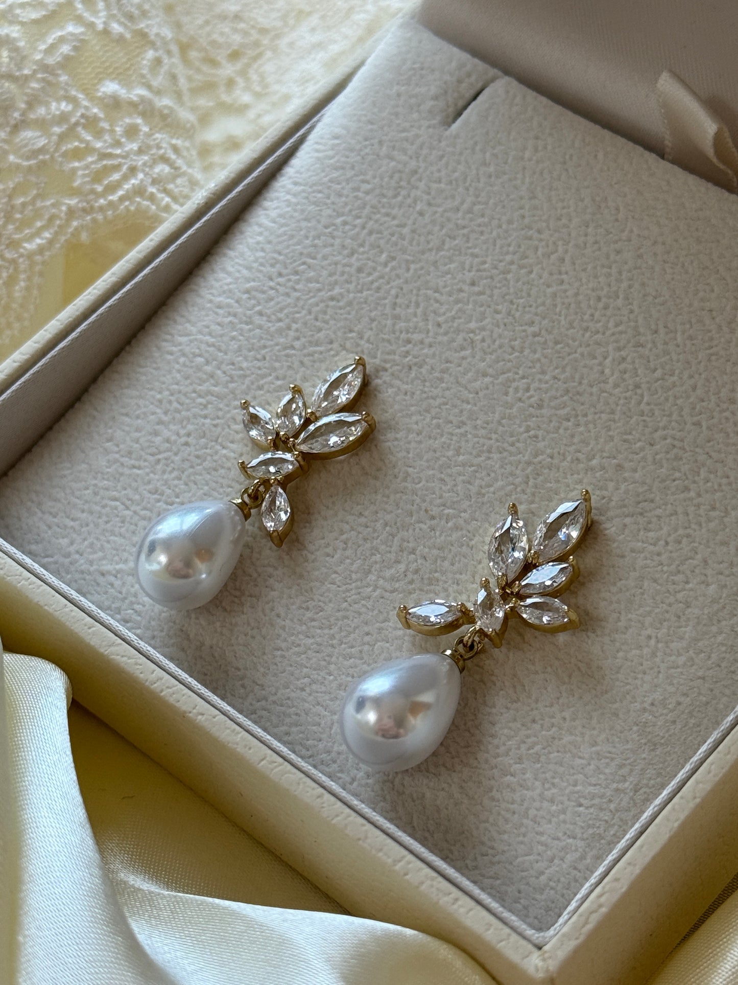 Ellie Bridal Earrings