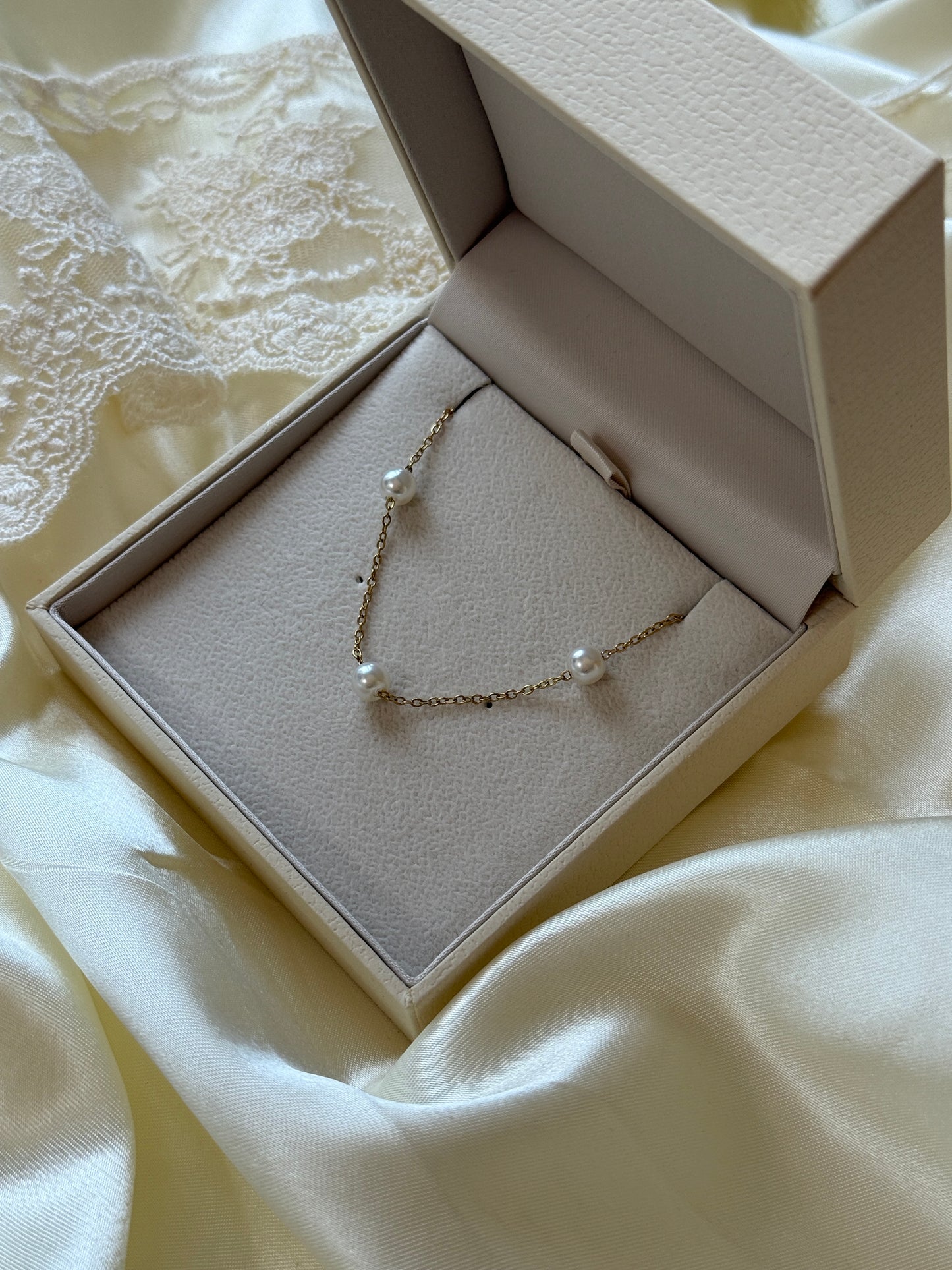 Mini Delicate Pearl Bridal Bracelet