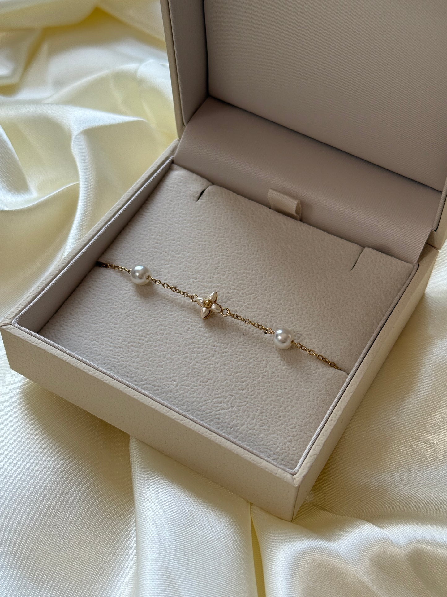 Authentic Reworked Mini Delicate Pearl Flower Bracelet