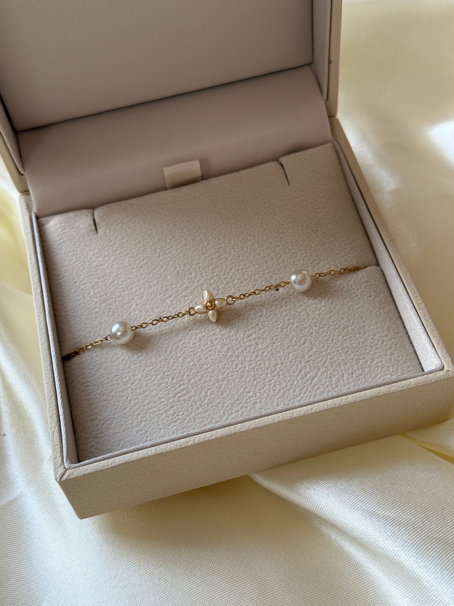 Authentic Reworked Mini Delicate Pearl Flower Bracelet