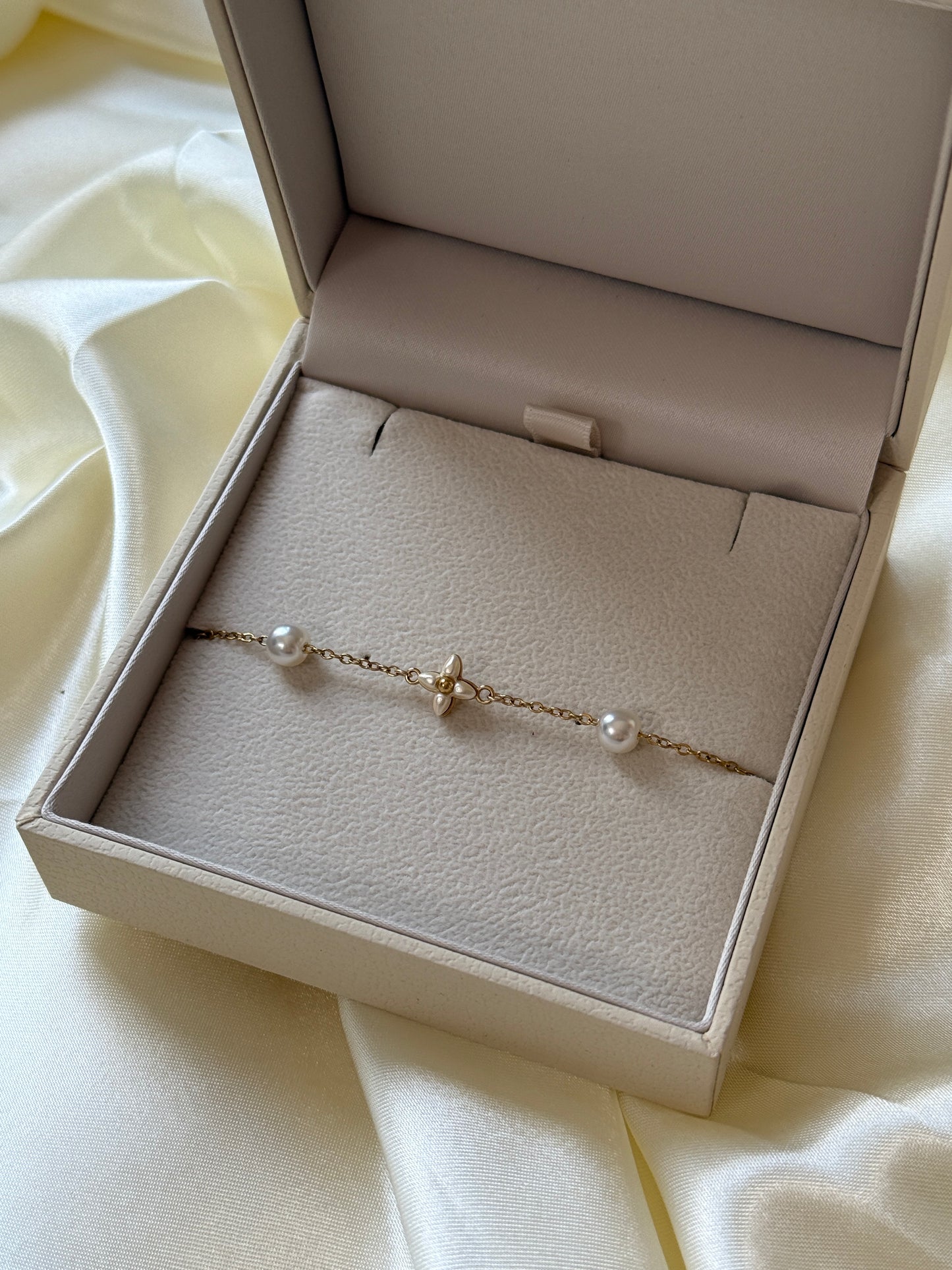 Authentic Reworked Mini Delicate Pearl Flower Bracelet